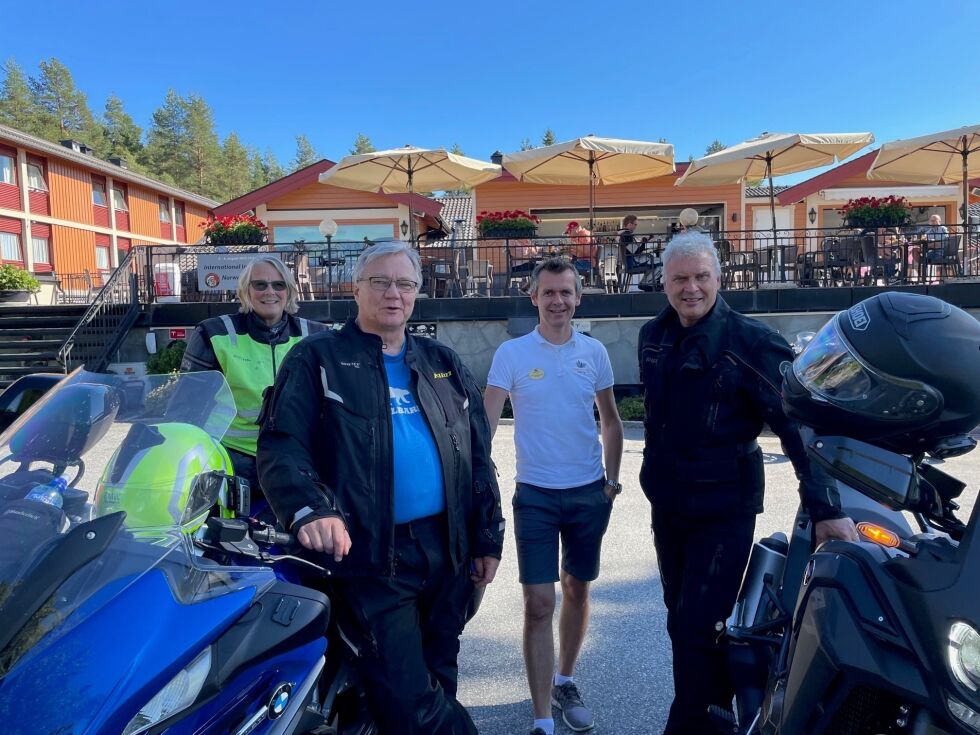 Trond Olsen, Lars Arne Straand og stabsmedlemmer Vibekke Gordner og Torben Holm.