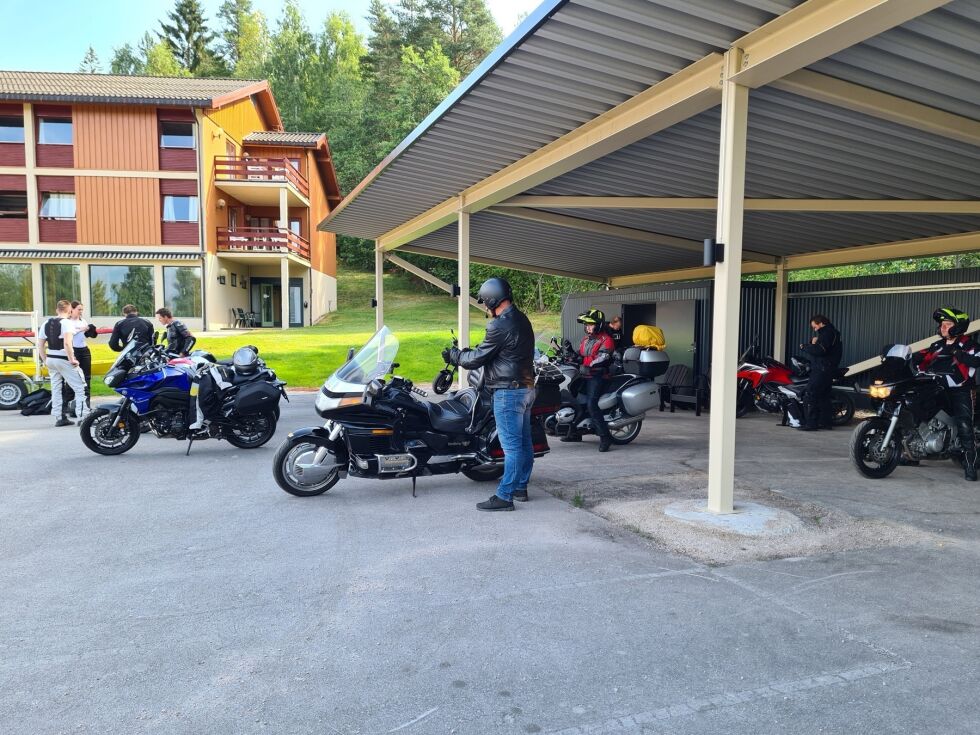 Straand Hotel has built a separate building for motorcycle parking below the swimming pool. Here you can wash your bikes and there is also a small 