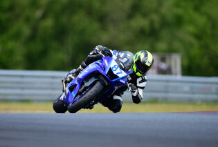 Yamaha R7 Cup