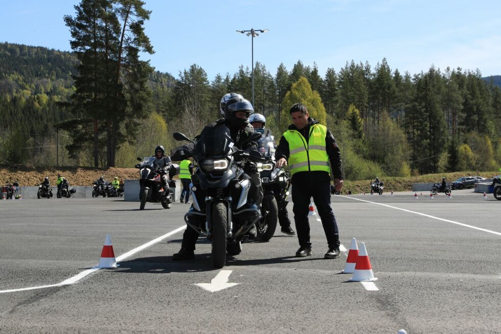 God og personlig veiledning er viktig under Trafikksikkerhetsdagen.
 Foto: Jarl Hole