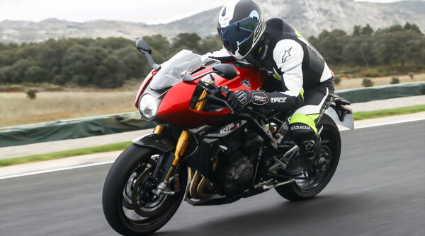 Vi har testet Triumph Speed Triple 1200 RR