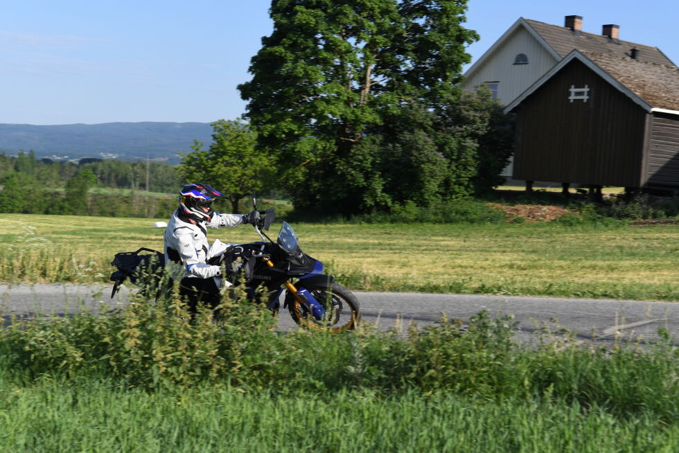 V-Strom 800 fungerer veldig godt på asfalt
 Foto: Lenka Leginova